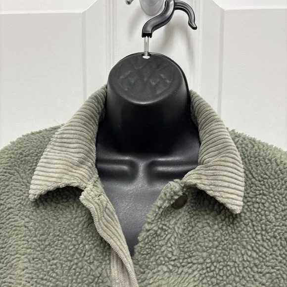 Zara Green Crop Sherpa Faux Fur Fleece Jacket With Corduroy Details Size Medium - Picture 4 of 11